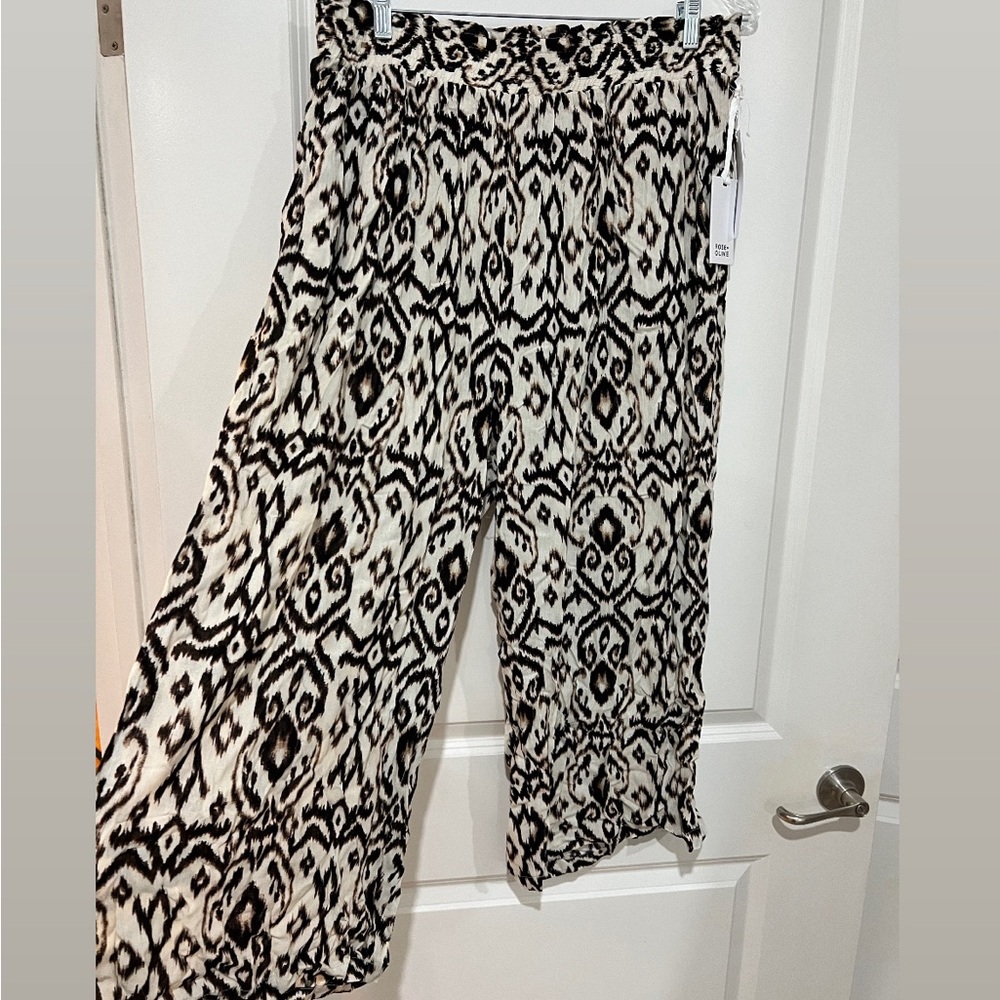 🤍NWT Rose and Olive Wide Leg Pants